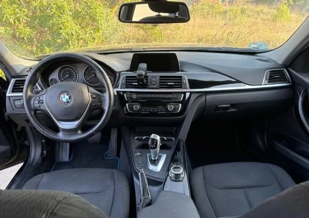 BMW 318d Auto 3