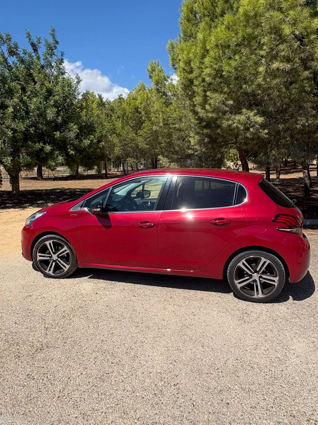 PEUGEOT 208 GT LINE 10
