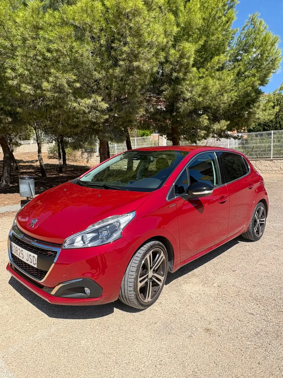 PEUGEOT 208 GT LINE